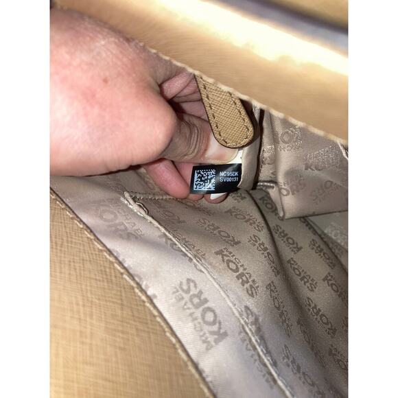 MICHAEL KORS LARGE SAFFIANO LEATHER WOMENS CROSSBODY BAG - Picture 12 of 16